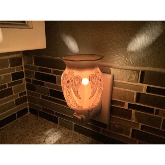 Scentsy Warmer Heavenly Angel Plug-In Cream And Gold Retired 2010 Nightlight - Picture 4 of 15